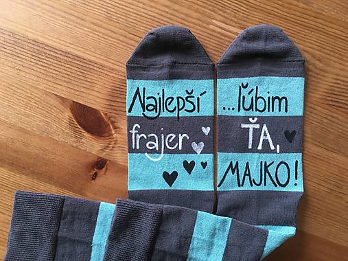 Maľované pásikavé ponožky pre najlepšieho frajera