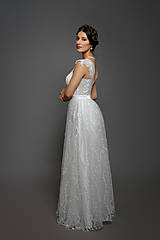 Šaty - Svadobné šaty so srdcovým korzetom a bohatou tylovou vyšívanou sukňou - 10424695_