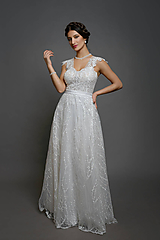 Šaty - Svadobné šaty so srdcovým korzetom a bohatou tylovou vyšívanou sukňou - 10424696_