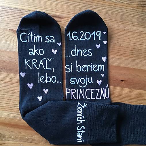 Maľované ponožky pre ženícha vo farbách: (biela + ružová na čiernych bez mena “princeznej”)