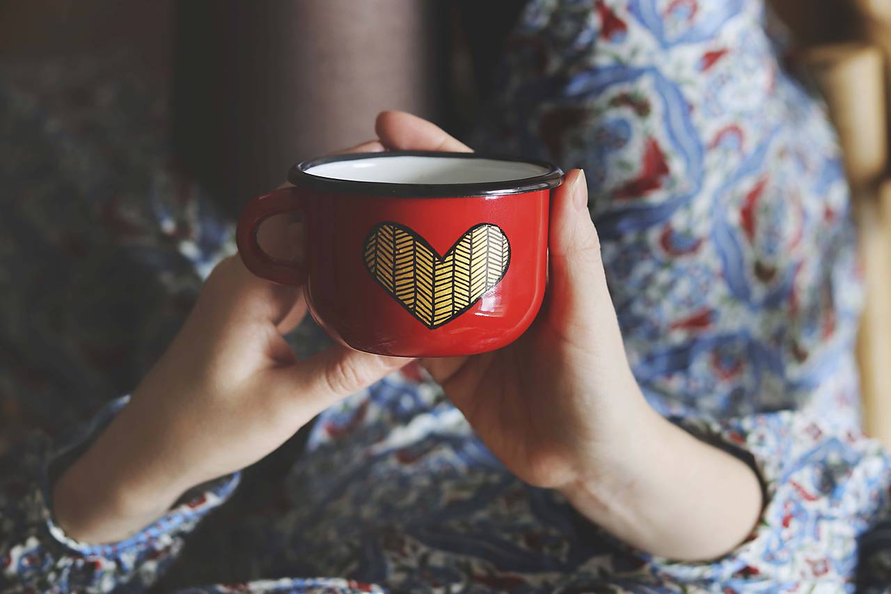 Smaltovaný hrnček - Zlaté srdco III.