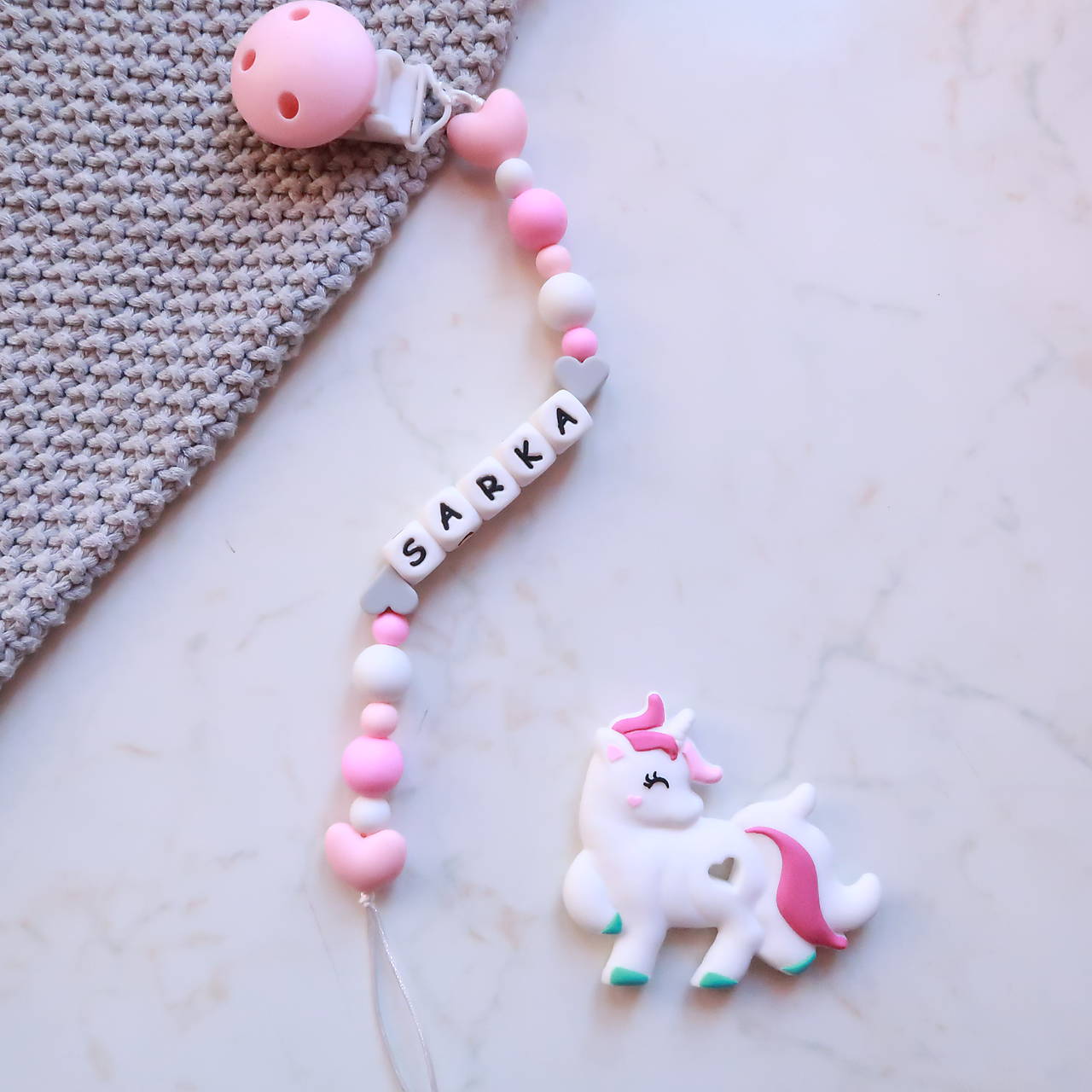 Silikónová retiazka s hryzátkom 