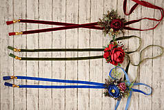 Náhrdelníky - 2 v 1 retiazka s kvetinovou brošňou - červená varianta s olivovou stužkou - 10451026_