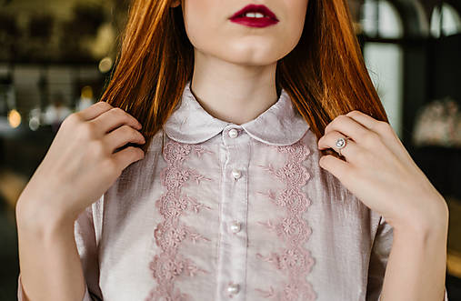 Maxi staroružové košeľové šaty s čipkou