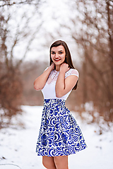 Sukne - Dámska spoločenská sukňa krátka modré kvety - 10456926_