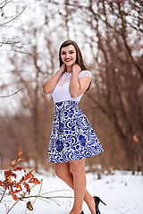 Sukne - Dámska spoločenská sukňa krátka modré kvety - 10456928_