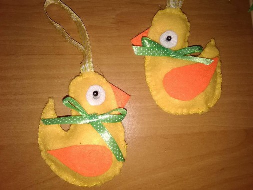 Dekorácie - AKCIA-Veľkonočné kuriatko (na zavesenie) - 10471523_