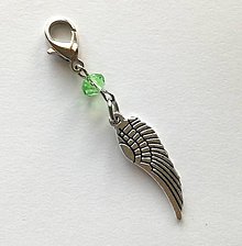 Kľúčenky - Prívesok s krídlom (zelená svetlá) - 10484531_