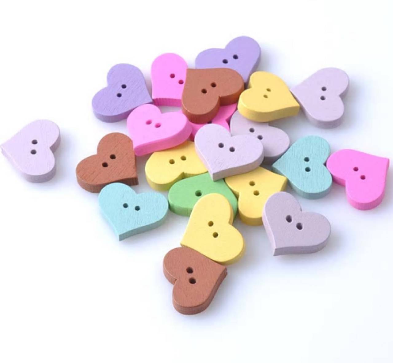 G104 Gombík drevený srdiečko 2x1,6 cm