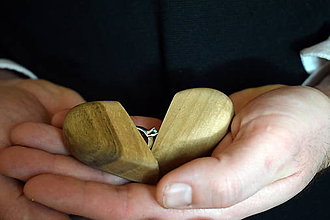 Prstene - Šperkovnica z orechového dreva "Vezmeš si ma?" - 10500482_