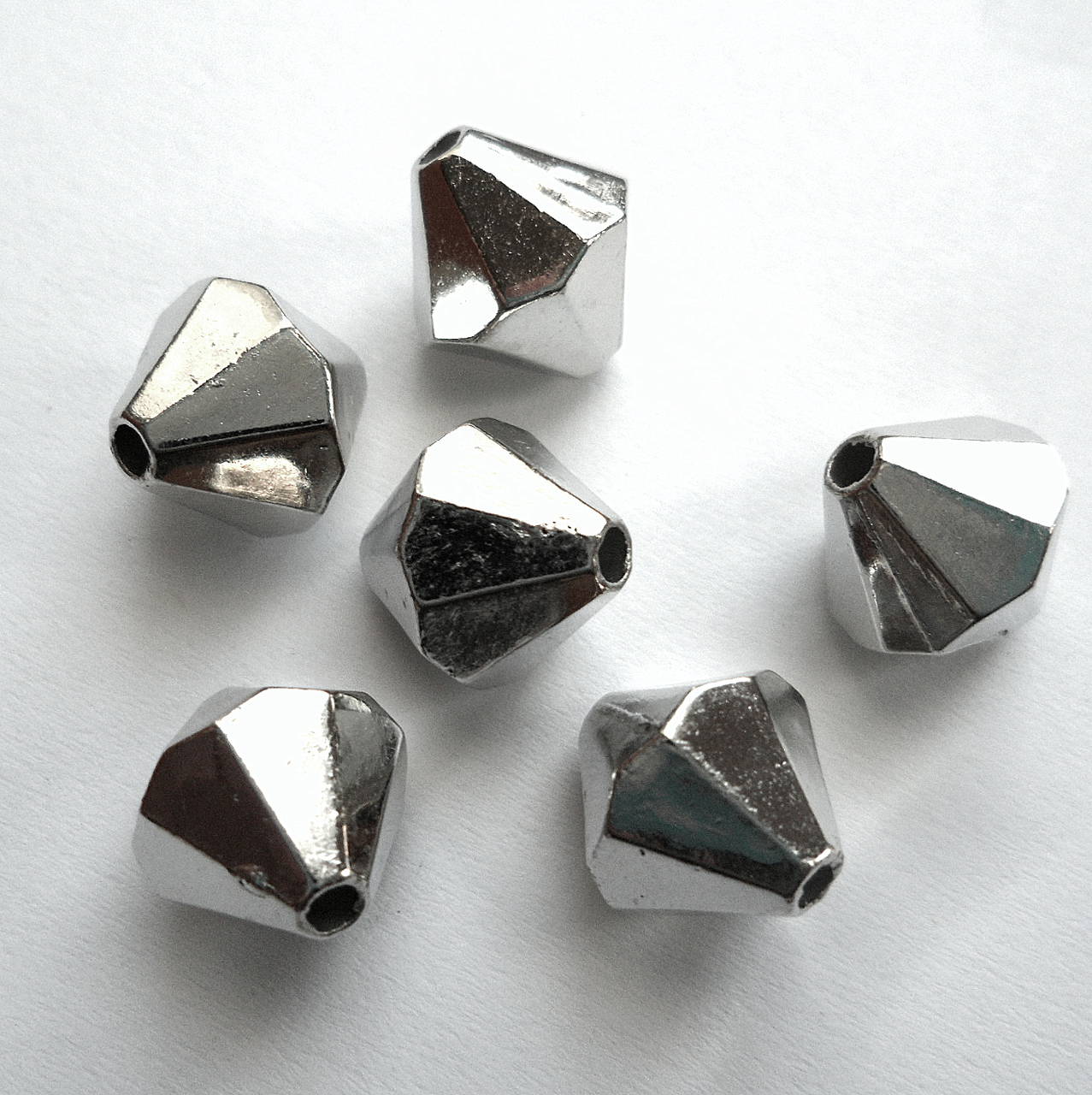 Korálky plast bicone