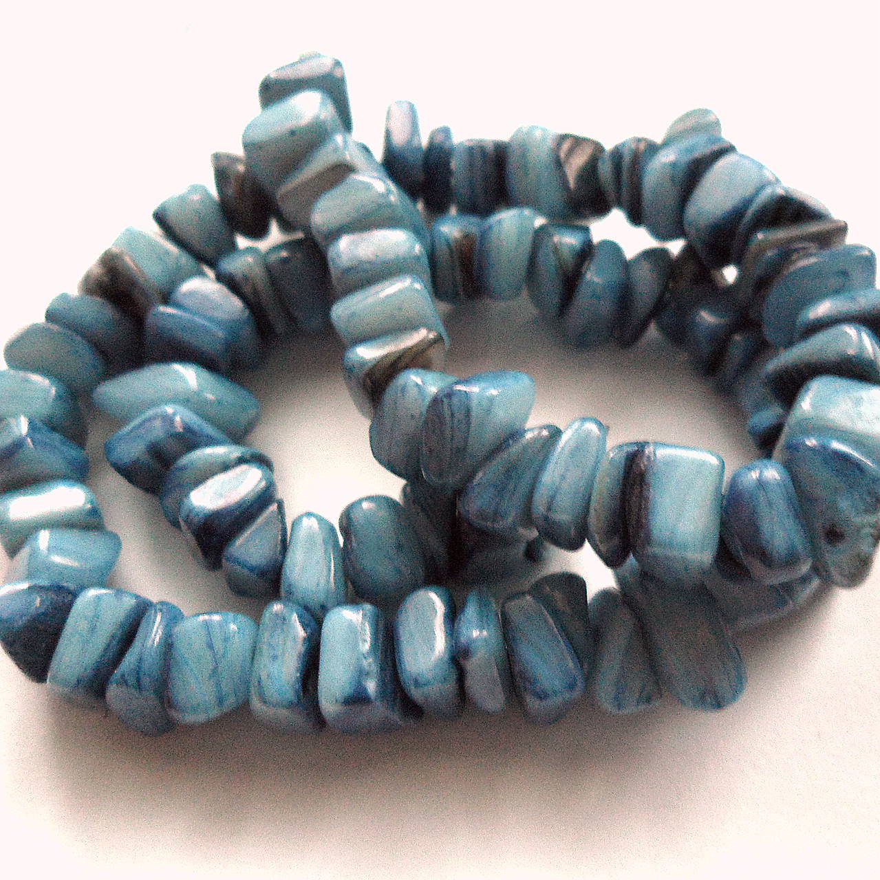 Perleťové kamienky-návlek cca 39cm (modrá)