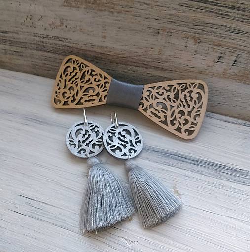 Pánske doplnky - Drevený motýlik "Láska" farebný (motýlik + strapcové náušnice) - 10512988_