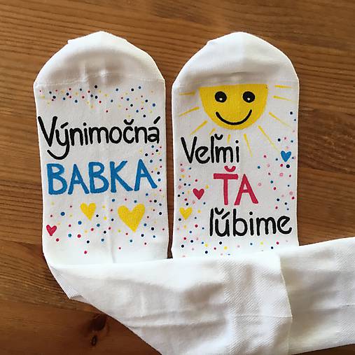 Maľované ponožky pre babku s nápisom: (Výnimočná babka/ veľmi ťa ľúbime - biele)