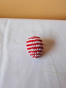 Dekorácie - Veľkonočné vajíčka háčkované s prúžkami 8 cm  (Červená) - 10526967_