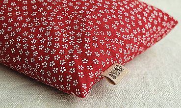Úžitkový textil - FILKI šupkový vankúš na spanie 55 cm (červený s malými kvietkami šírka 25 cm) - 10525235_