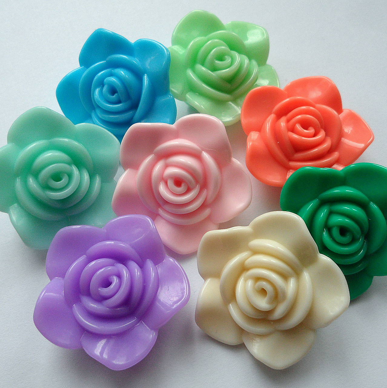 Kvet plast 33x14mm-1ks