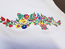 Topy, tričká, tielka - Vyšívané dámske tričko s ľudovým motívom, krátky rukáv - 10534423_