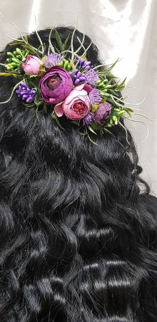 Ozdoby do vlasov - Fialovo ružový svadobný kvetinový 1/4 venček na vlásenkách - 10535092_
