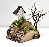 Dekorácie - Drevená dekorácia-Kopček,stromček,na kopčeku domček... - 10540844_