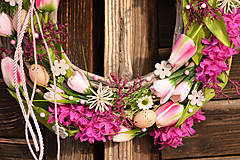 Dekorácie - Veľkonočný venček s hyacintom a vajíčkami - 10542714_