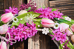 Dekorácie - Veľkonočný venček s hyacintom a vajíčkami - 10542743_