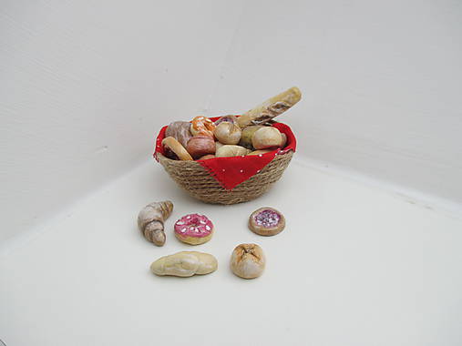 Hračky - MINI pečivo s košíčkom (pre Barbie) - 10543561_