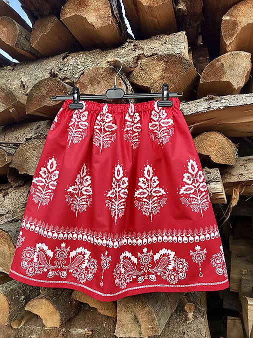 Folklórna sukňa - Monika v červenom 