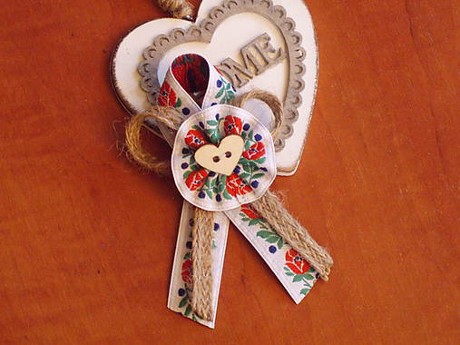 Svadobné pierka - Č. 314 Veľké folklórne pierka s jutou a kvietkom pre svedkov, rodičov - 10549145_