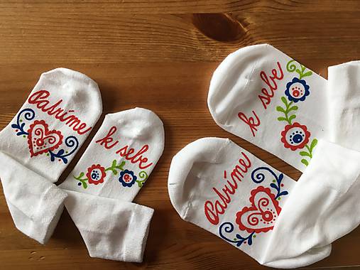 Maľované folk ponožky pre mamku / dcéru s nápisom "Patríme k sebe"