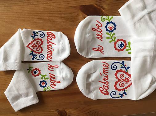 Maľované folk ponožky pre mamku / dcéru s nápisom "Patríme k sebe"