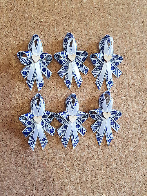 Svadobné pierka - folklórne pierka bielo-modré pre rodičov, svedkov - 10560686_