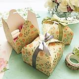 Darčeky pre svadobčanov - papierová škatuľka Letná lúka na darčeky alebo makarónky - 10561345_