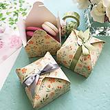 Darčeky pre svadobčanov - papierová škatuľka Letná lúka na darčeky alebo makarónky - 10561350_