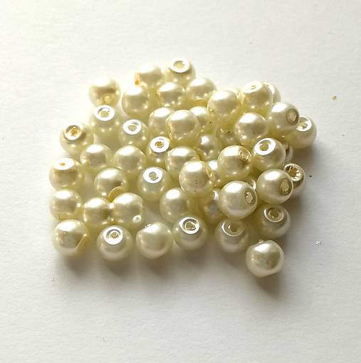 Sklenené perličky 4 mm - 100 ks (105 - krémová)