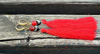 Náušnice - Náušnice Valentínky s červenými strapcami - 10560298_