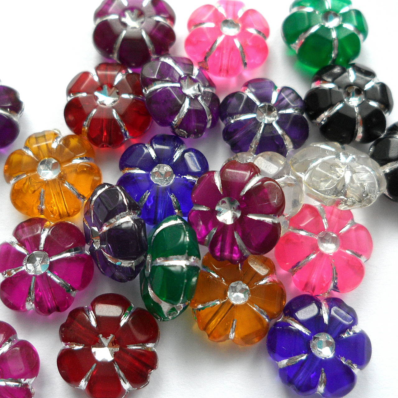 Kvet plast 11x5mm-1ks