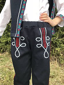 Detské oblečenie - Chlapčenské folklórne nohavice - 10571491_