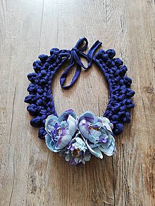 Náhrdelníky - Háčkovaný náhrdelník s kvetmi - 10572678_
