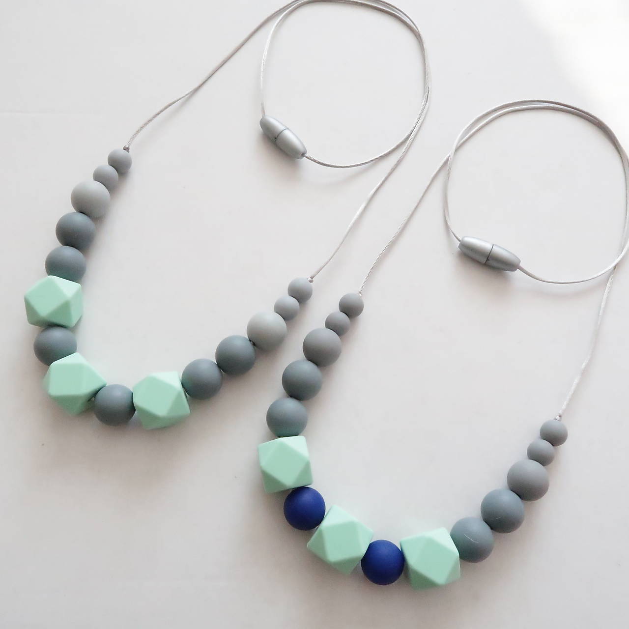 Silikónový dojčiaci náhrdelník