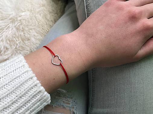 Náramky - Náramok so srdiečkom (Červená) - 10601639_