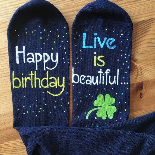 Maľované tmavomodré ponožky k narodeninám