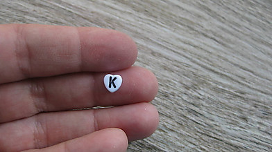 Korálky - Písmenkové korálky srdiečka celá abeceda, 1 ks (písmenko K) - 10604140_