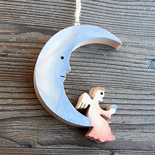 Dekorácie - Drevený Mesiac s anjelom - 10610490_