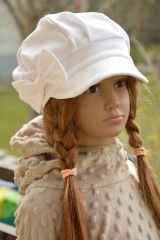 Detské čiapky - Tenšia baretka na jar jeseň biela - 10610457_