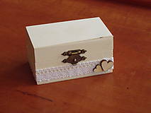 Prstene - Drevená krabička na obrúčky so srdiečkami - 10611111_