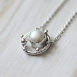 Náhrdelníky - Strieborný náhrdelník s bielou perlou - Bokeh Pearl (Biela) - 10620755_