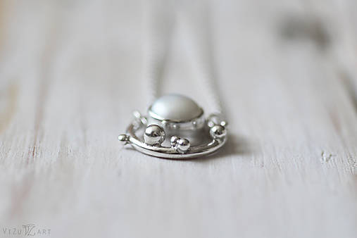 Strieborný náhrdelník s bielou perlou - Bokeh Pearl