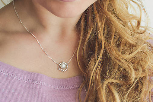 Strieborný náhrdelník s bielou perlou - Bokeh Pearl