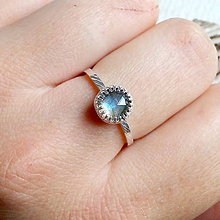 Prstene - Smooth Faceted Labradorite AG925 Ring / Jemný strieborný prsteň s brúseným labradoritom /A0040 - 10625049_